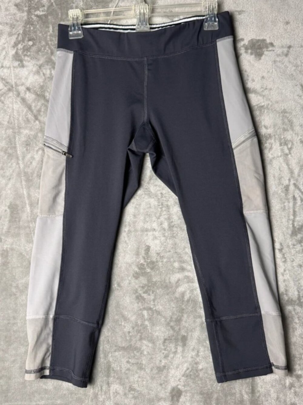 C9 Champion Duodry Women’s Capri Leggings Size M Gray Zip Pocket Performance Pan